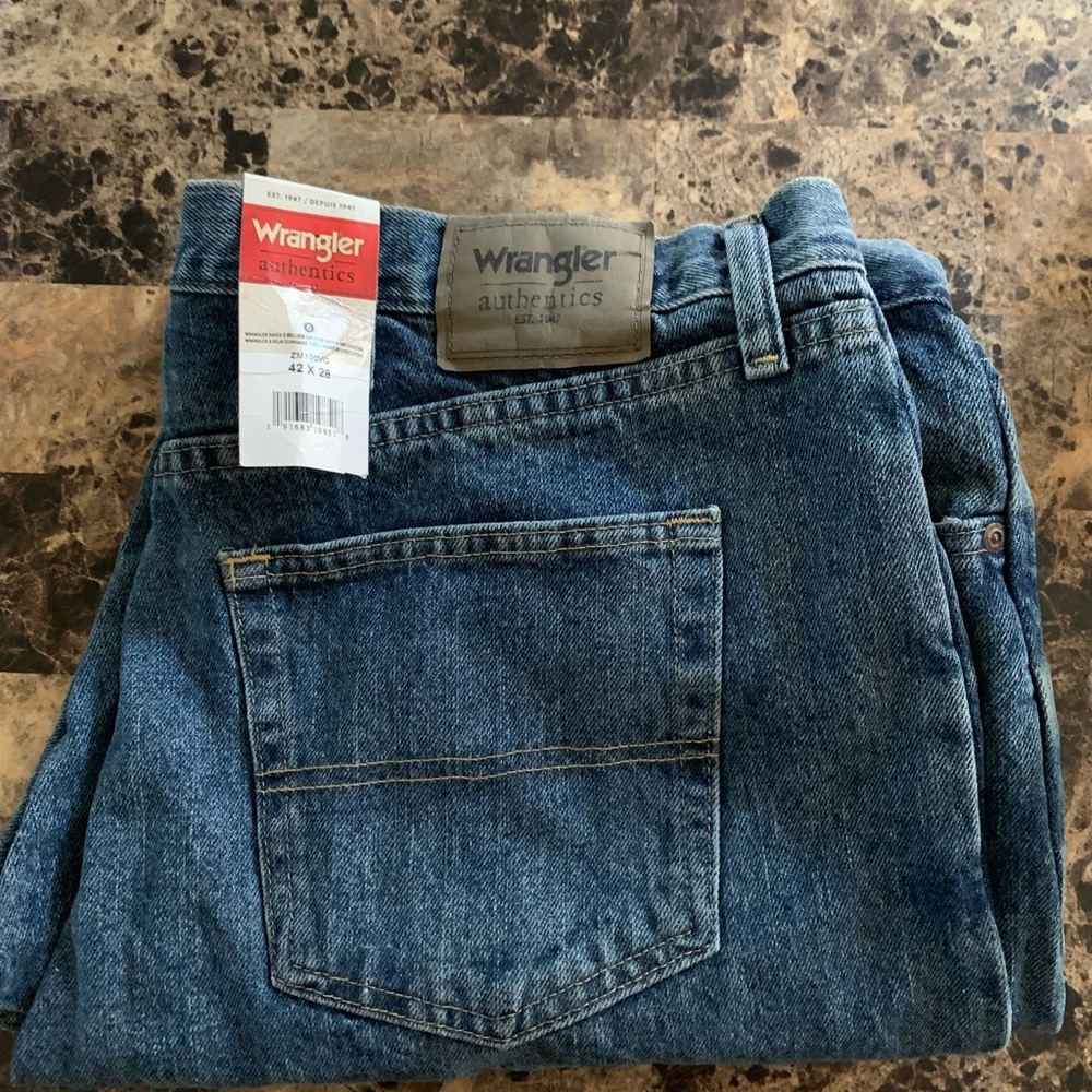 Wrangler Authentics Men’s jeans 42x28 new with tags